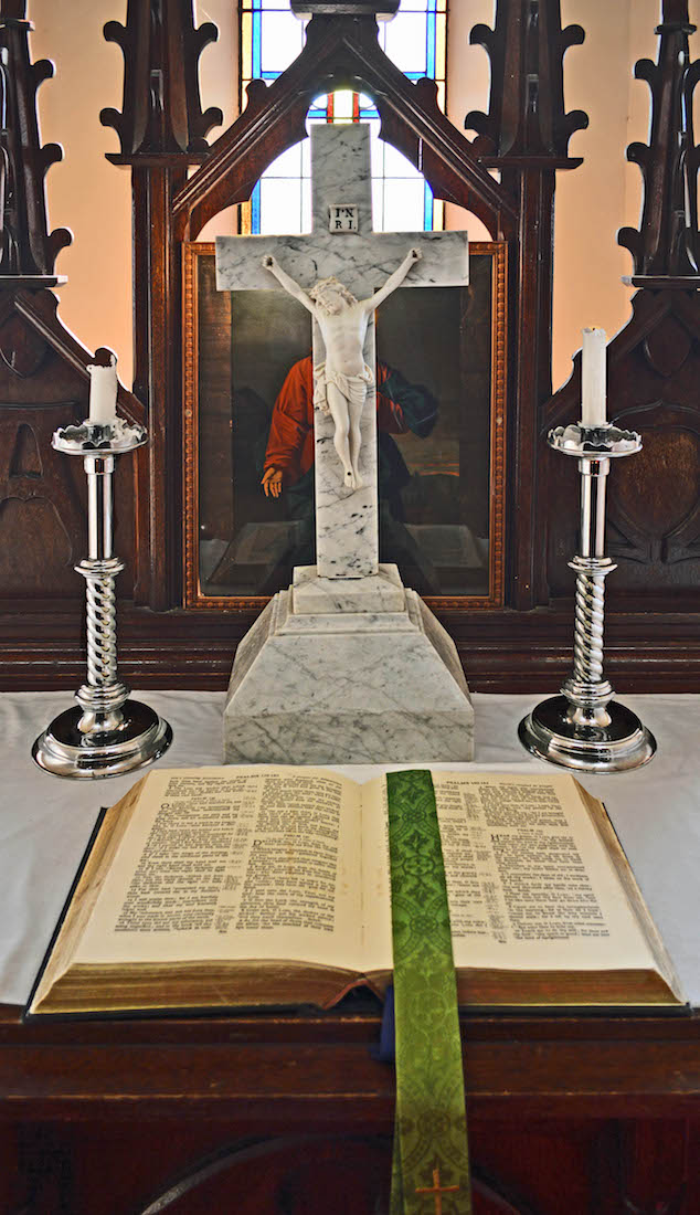 CrucifixBible