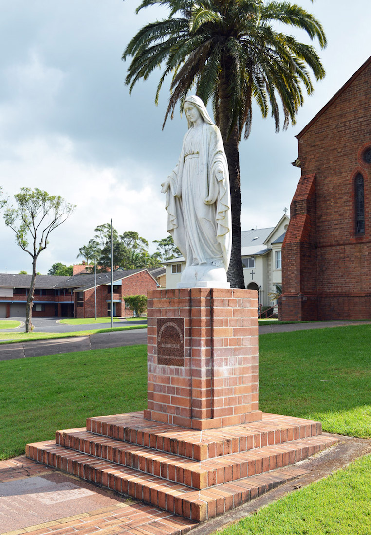 MaryStatue