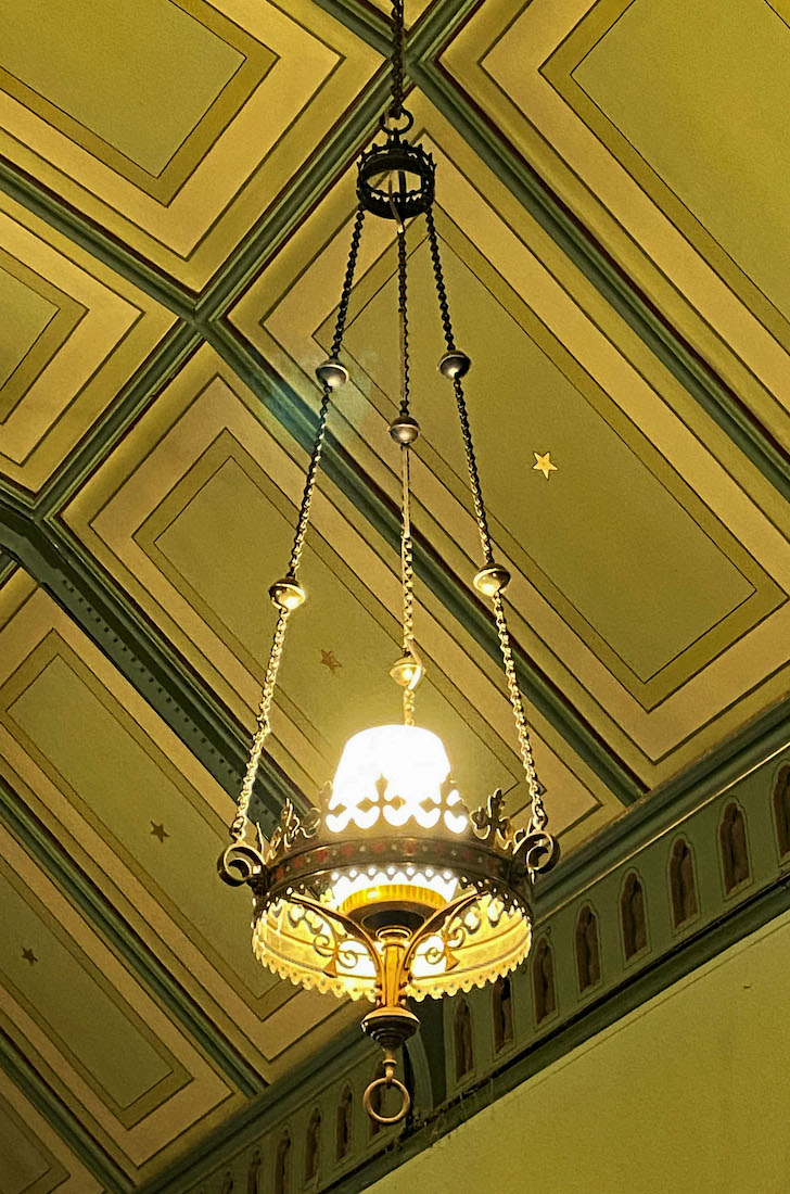 NaveRoofandLight