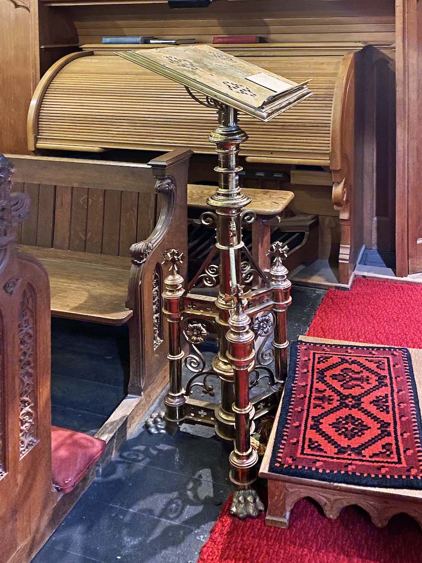 FrontNaveLectern
