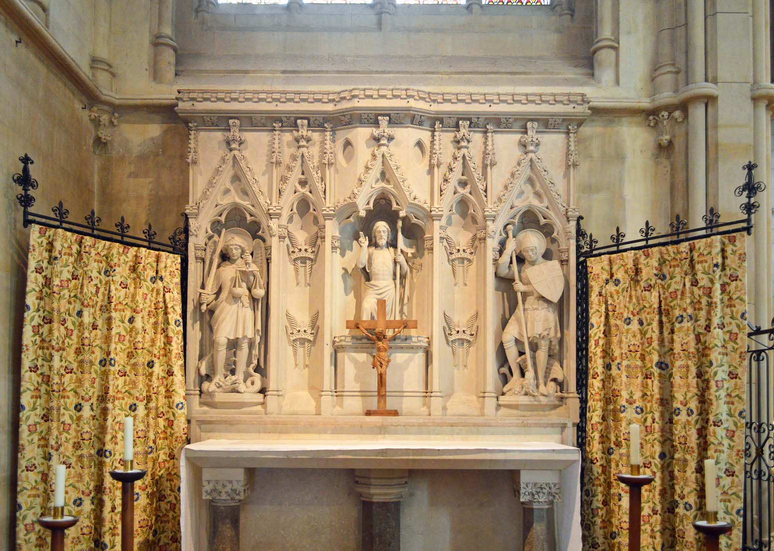 StWIlfredsChapelAltar