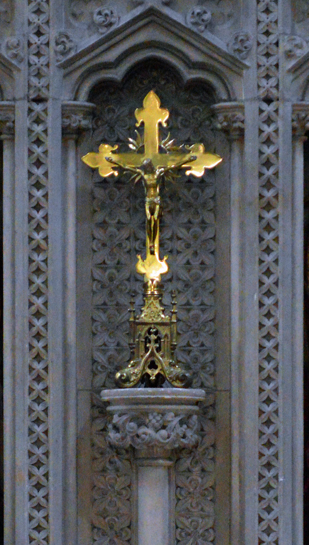 AltarCrucifix