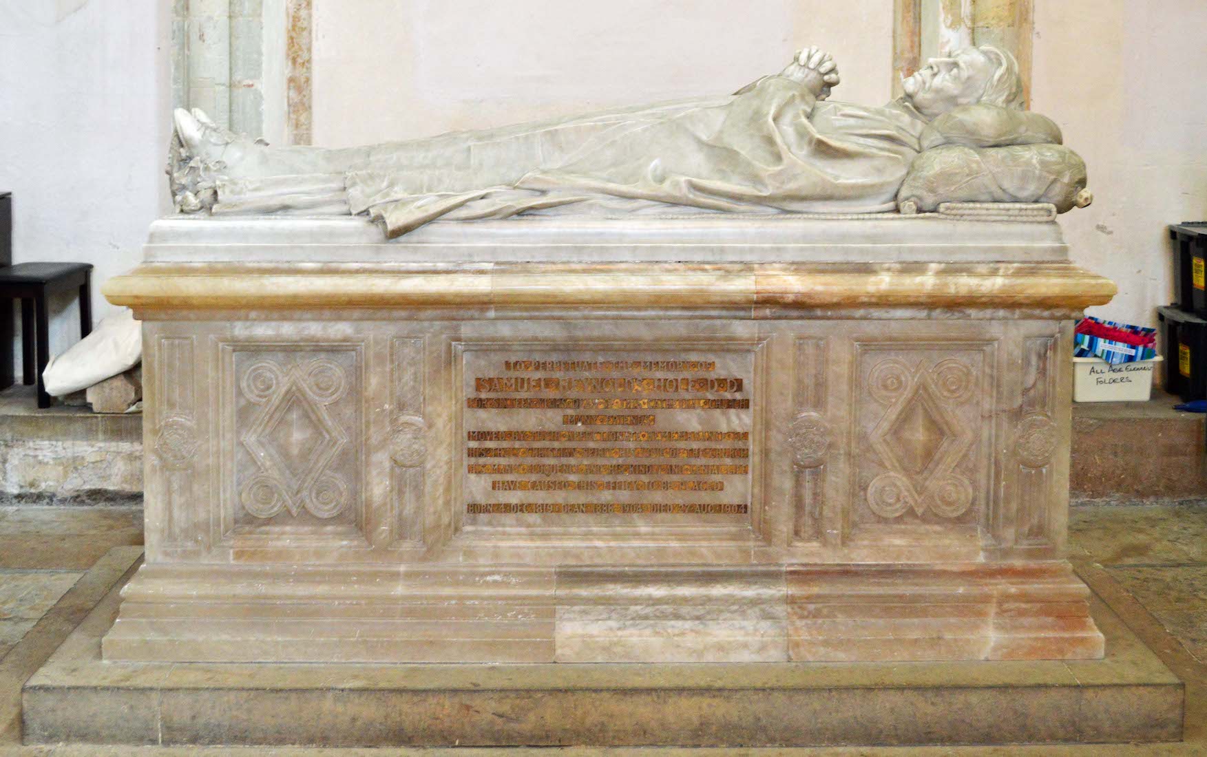 STranseptHoleTomb