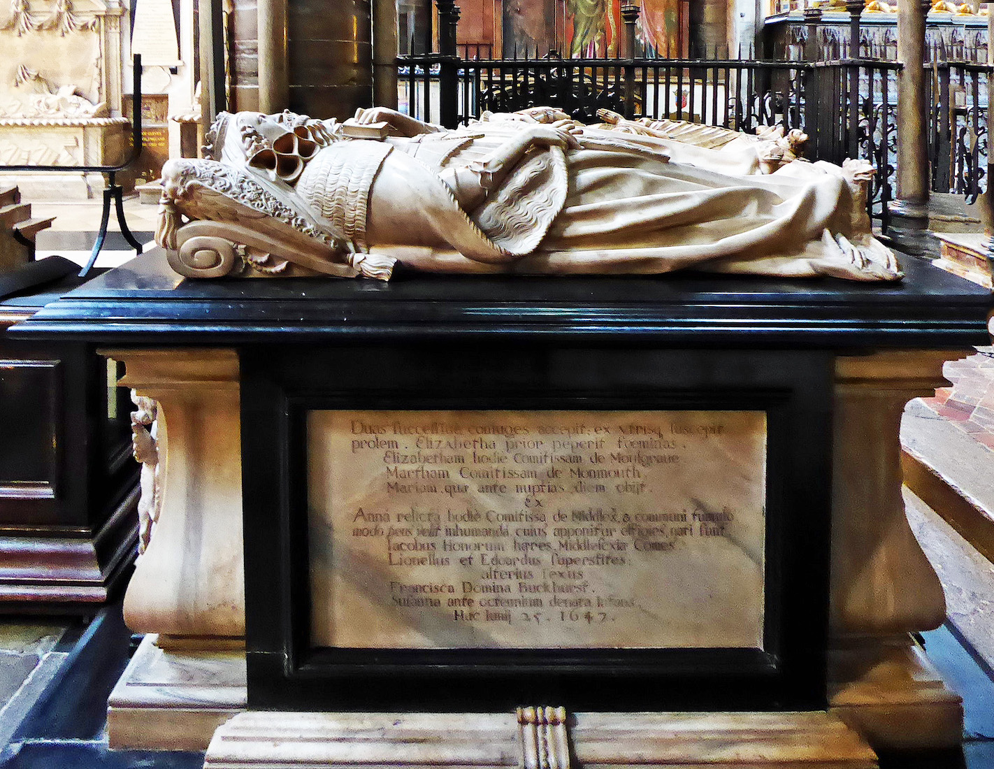 F62AStBenedictsChapelCranfieldTomb