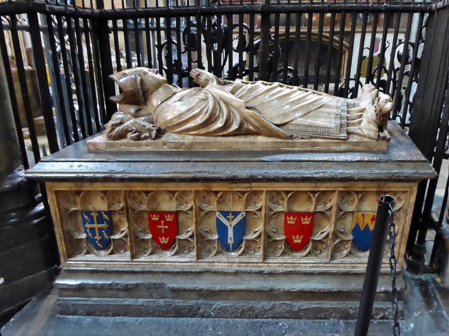 F63StBenedictsChapelLanghamTomb