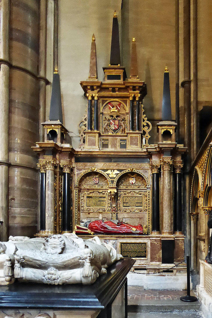 F64StBenedictsChapelHertfordMonument