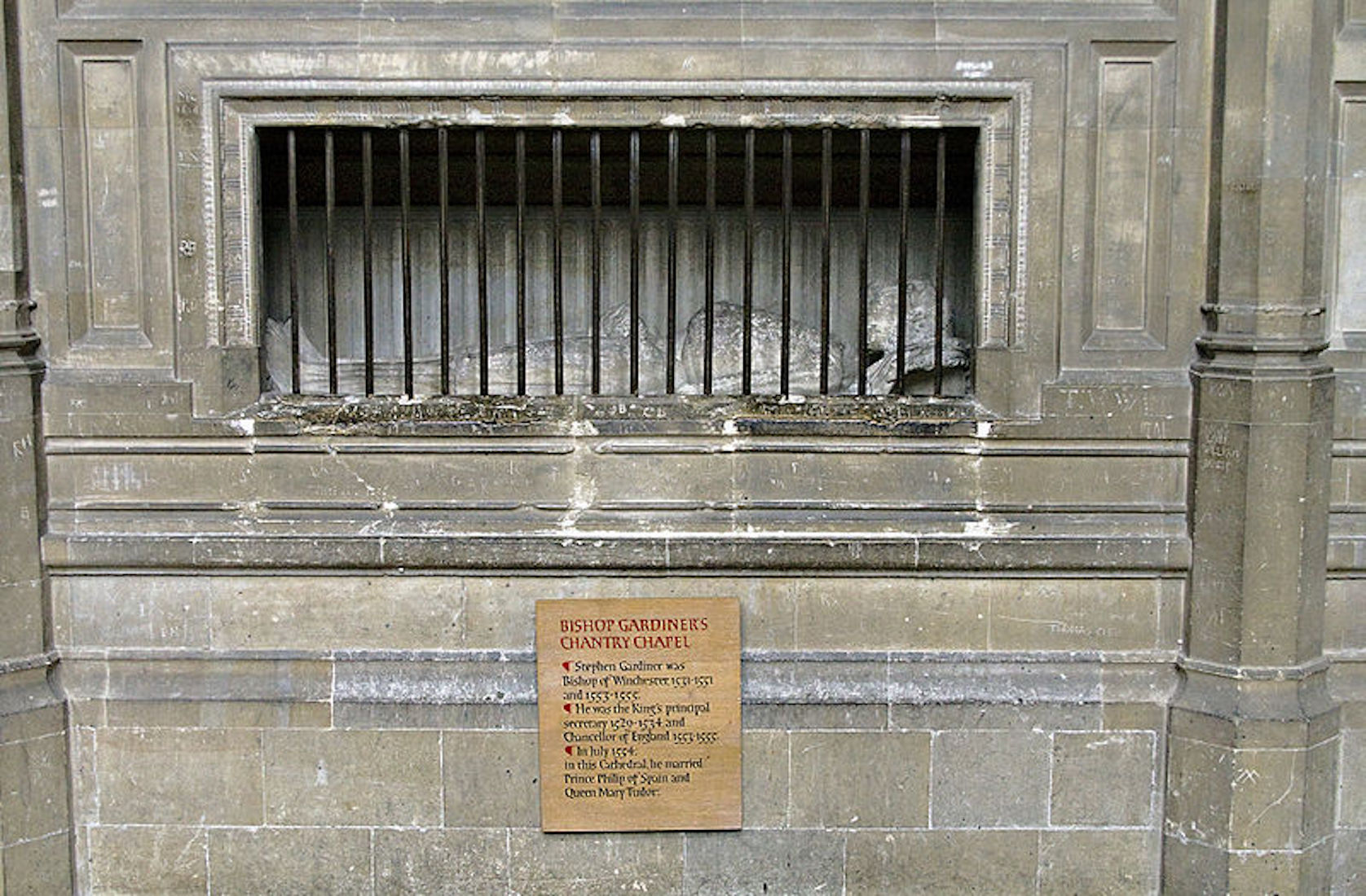 Gardinerchantrytombwinchestercathedral