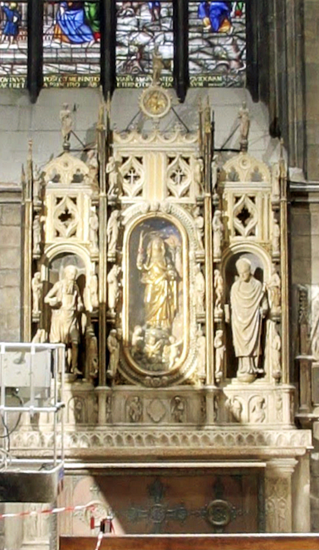 BNTranseptWAisleSculptureatBaseofNWindow