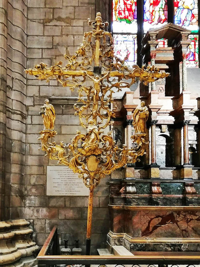 BSTranseptGoldCrucifixTANanaantras