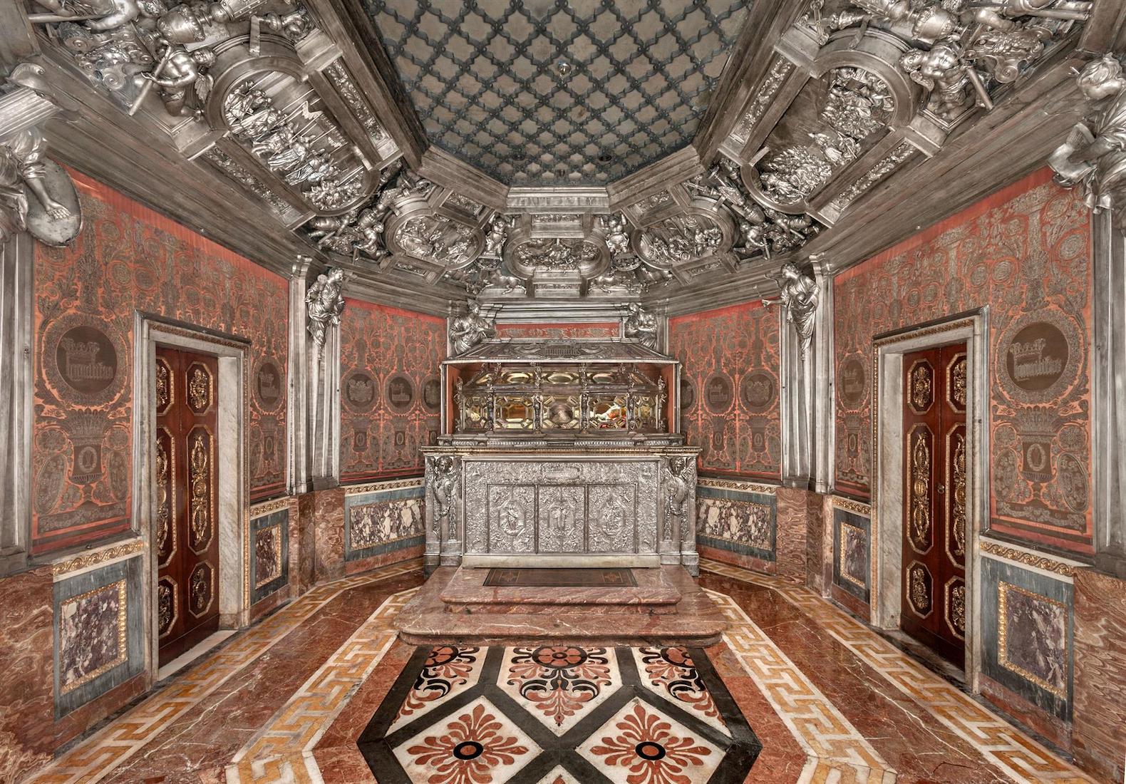 ScuroloofStCarloMilanCathedralPhoto