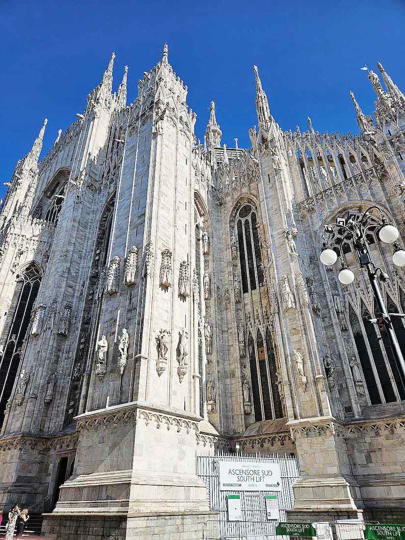 A12JustEofSTranseptTATourist603479