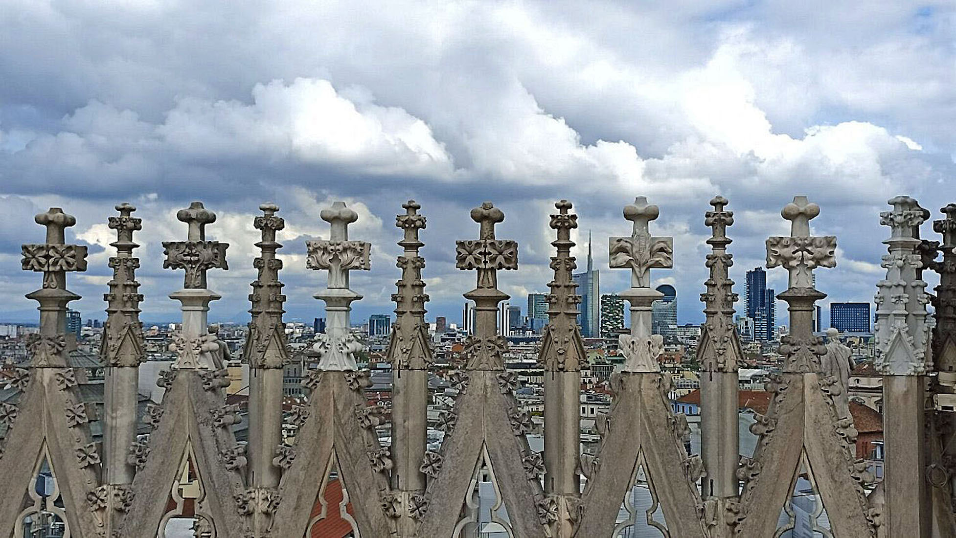B14FenceDecorationTANicoleT