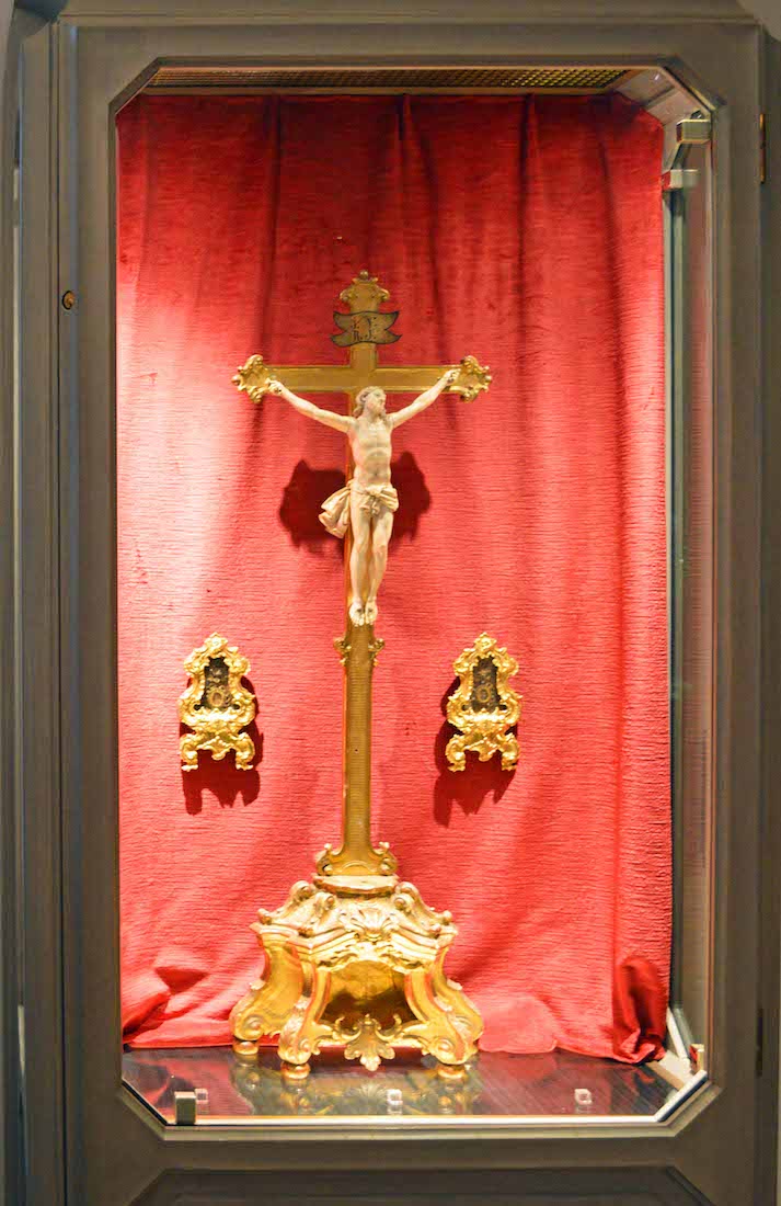 M15Crucifix