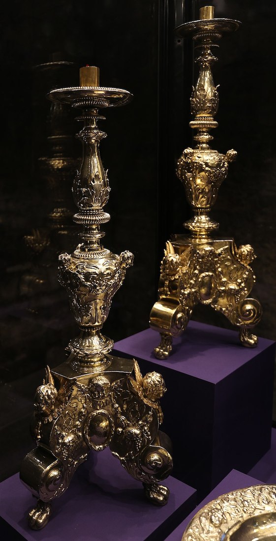 AManifatturalondineseserviziodaaltareinargentodonatodaguglielmoIIIeconsorte16989902candelabriWSailko