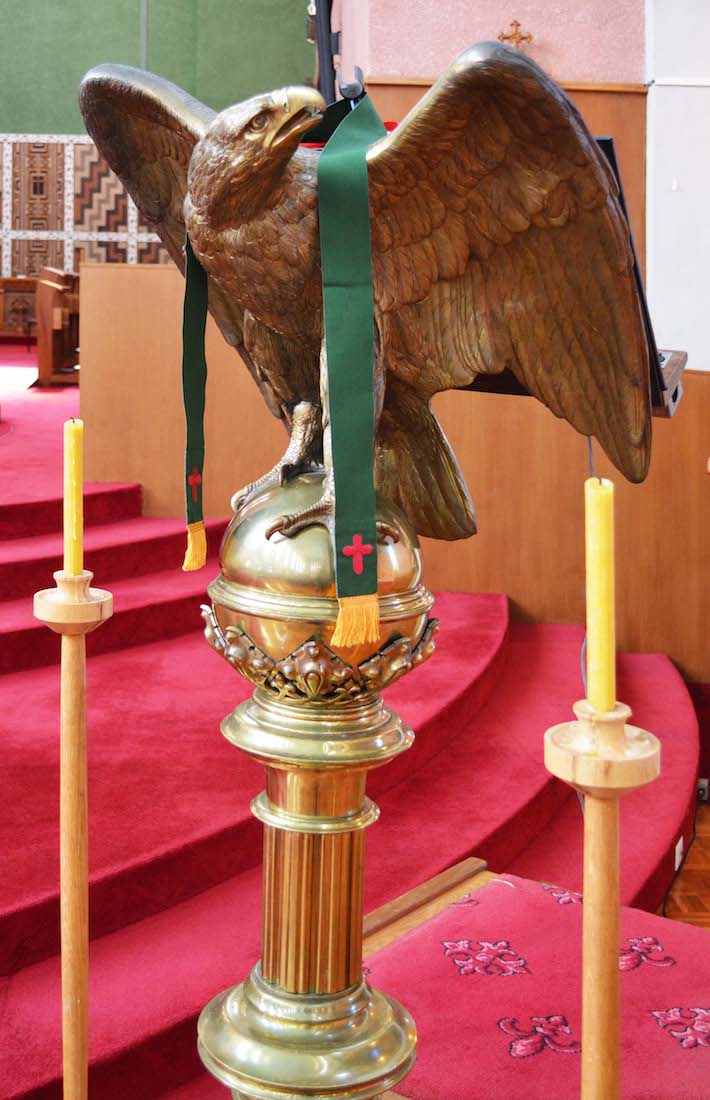 D04Lectern