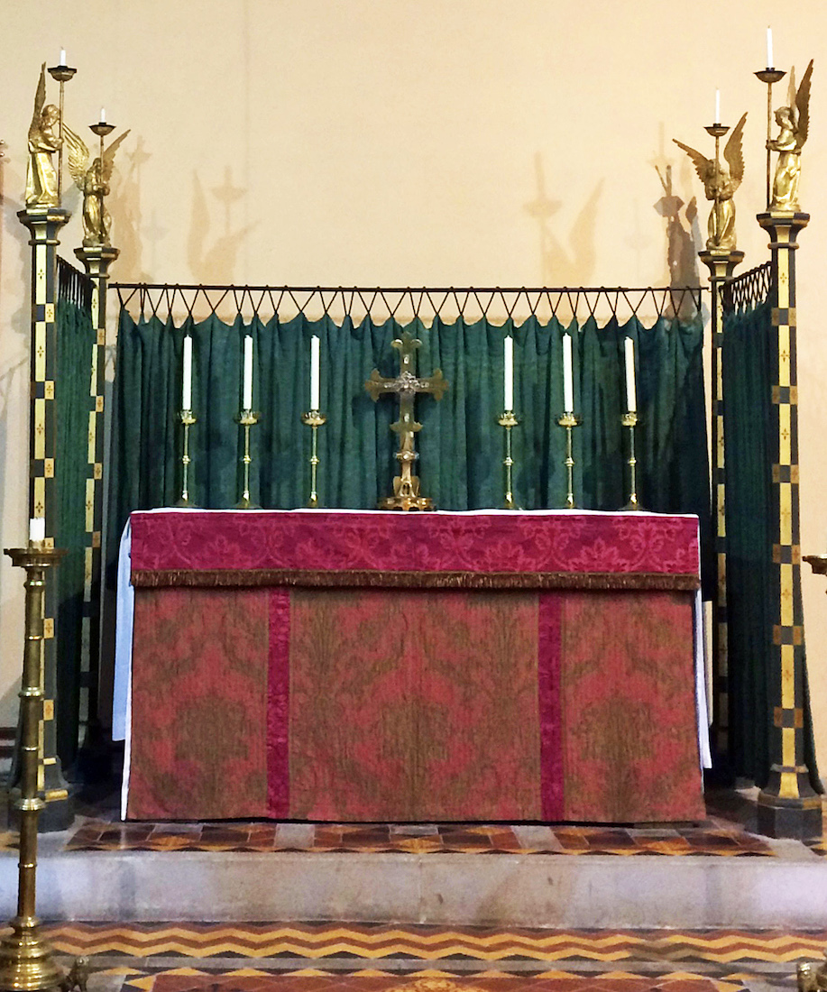 Altar1